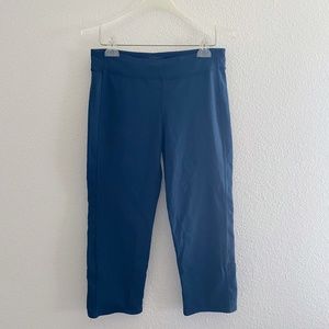 Athleta Scallop Hem Athletic Capri